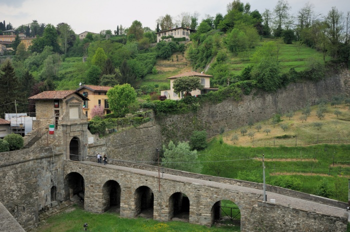 In Moto alla Scoperta dei Forti Militari Bergamaschi: Un Viaggio Storico da Milano In Moto alla Scoperta dei Forti Militari Bergamaschi: Un Viaggio Storico da Milano