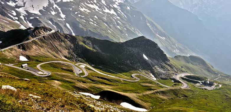 Sulle Strade delle Alpi: Itinerari in Moto tra Paesaggi Spettacolari