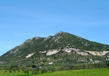 Da Roma al Monte Soratte in Moto: Viaggio tra Storia Sotterranea e Panorami Mozzafiato