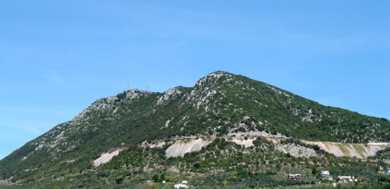 Da Roma al Monte Soratte in Moto: Viaggio tra Storia Sotterranea e Panorami Mozzafiato
