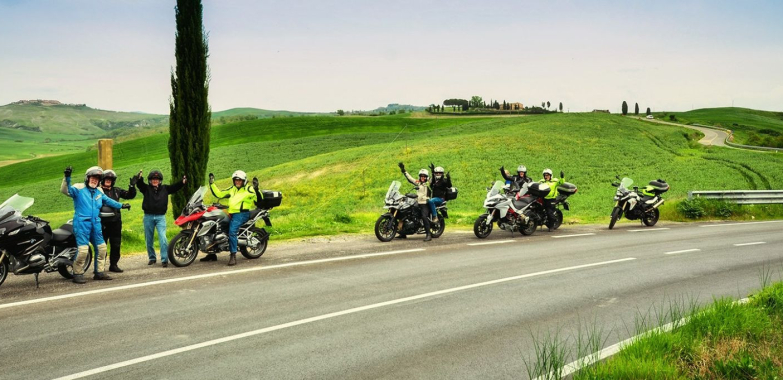 Alla Scoperta della Toscana in Moto: Un Viaggio tra Arte, Natura e Gusto