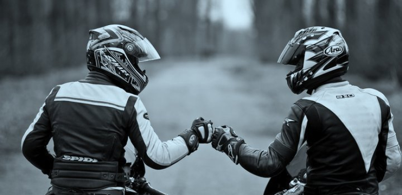 In Moto con Amici: Come Trovare Compagni di Avventura su Due Ruote
